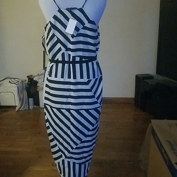 Felicity and coco Asymmetrical dress - Picture 3 of 4